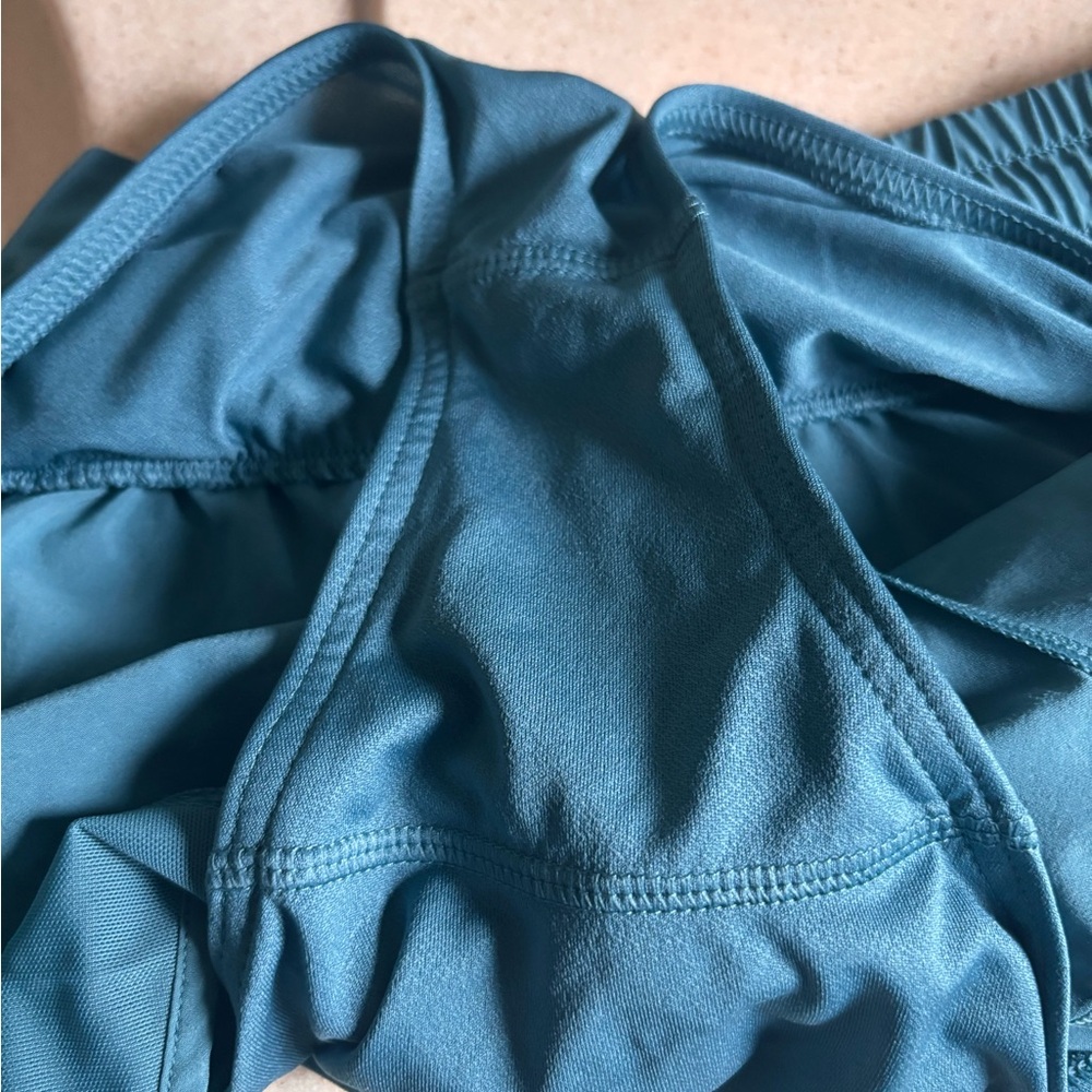 Athleta Mesh Racer Run Short Size Small - Picture 5 of 5